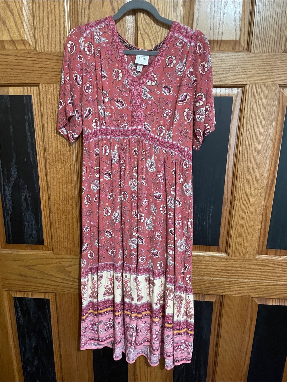 Woman’s L Easy Breezy dress by Knox Rose.